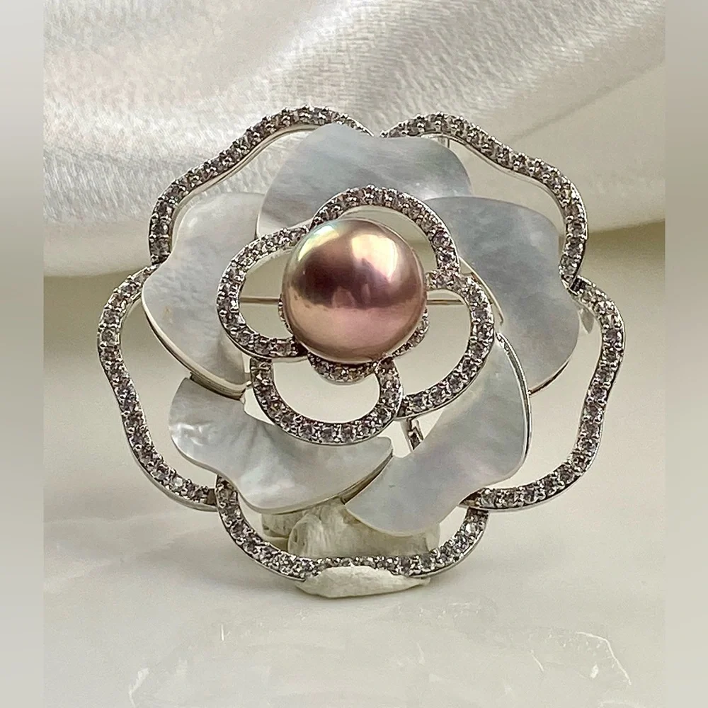 P240-Handmade Metallic Edison Pearl And Mother-of-Pearl Flower Brooch/Pendant - Picture 1 of 11